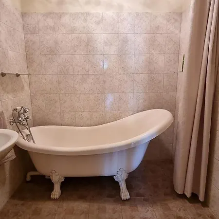 4 Bedroom With Pool, 5 Minutes Cannes *