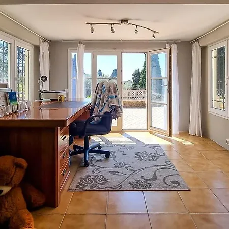 4 Bedroom With Pool, 5 Minutes Cannes Дом отдыха