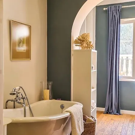 펜션 4 Bedroom With Pool, 5 Minutes Cannes *