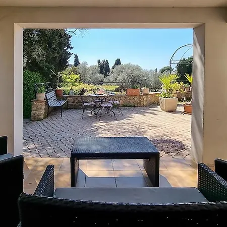 4 Bedroom With Pool, 5 Minutes Cannes بيت للعطل لو كانيت