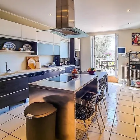 Дом отдыха 4 Bedroom With Pool, 5 Minutes Cannes