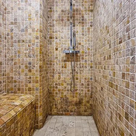 4 Bedroom With Pool, 5 Minutes Cannes بيت للعطل لو كانيت