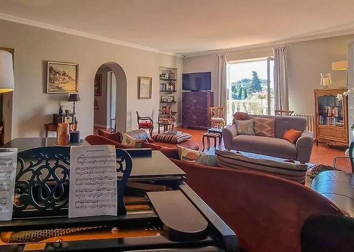 Ferienhaus 4 Bedroom With Pool, 5 Minutes Cannes *