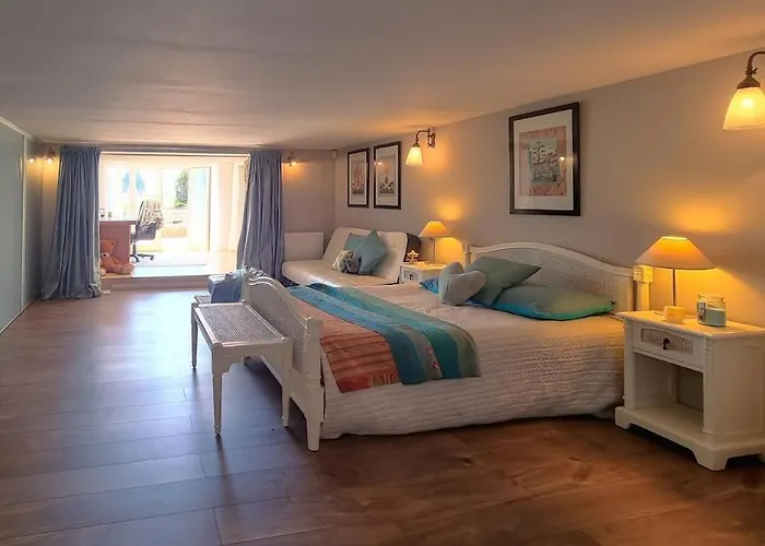 4 Bedroom With Pool, 5 Minutes Cannes Feriehus Le Cannet