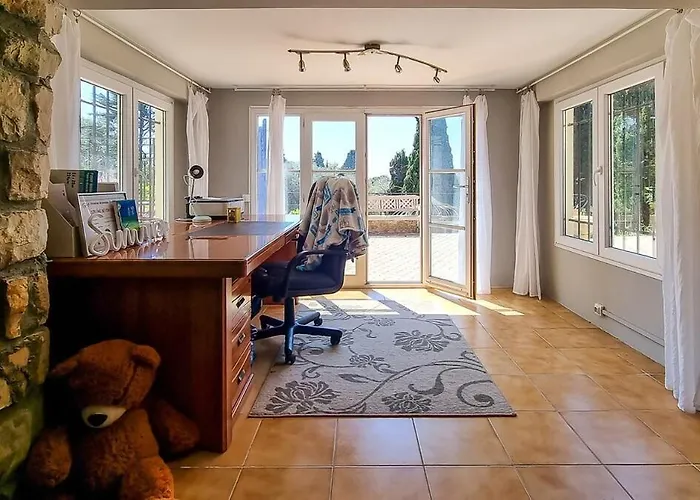 4 Bedroom With Pool, 5 Minutes Cannes Ferienhaus
