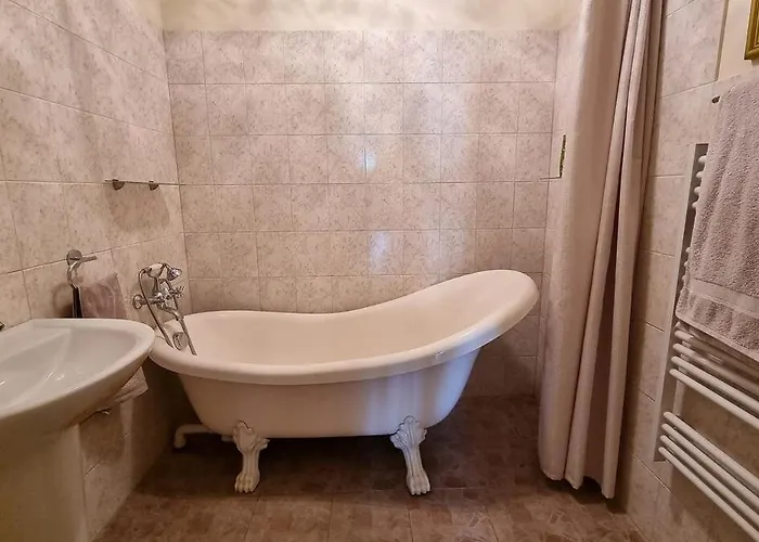 4 Bedroom With Pool, 5 Minutes Cannes *