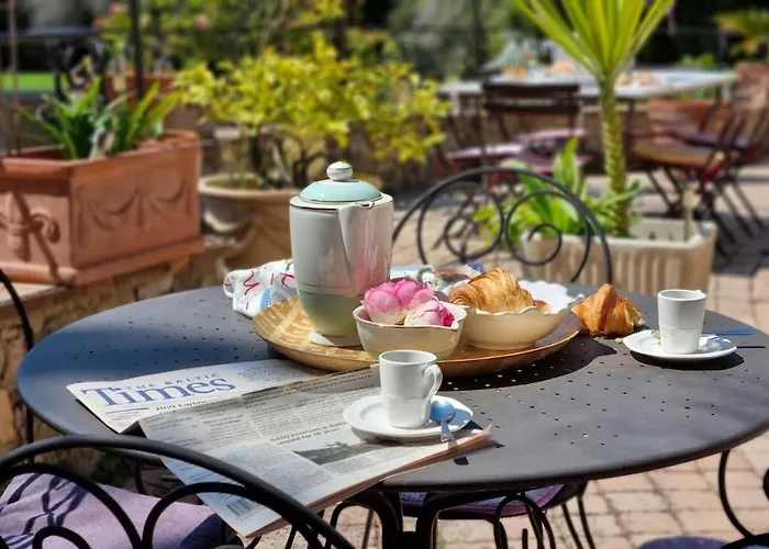 4 Bedroom With Pool, 5 Minutes Cannes