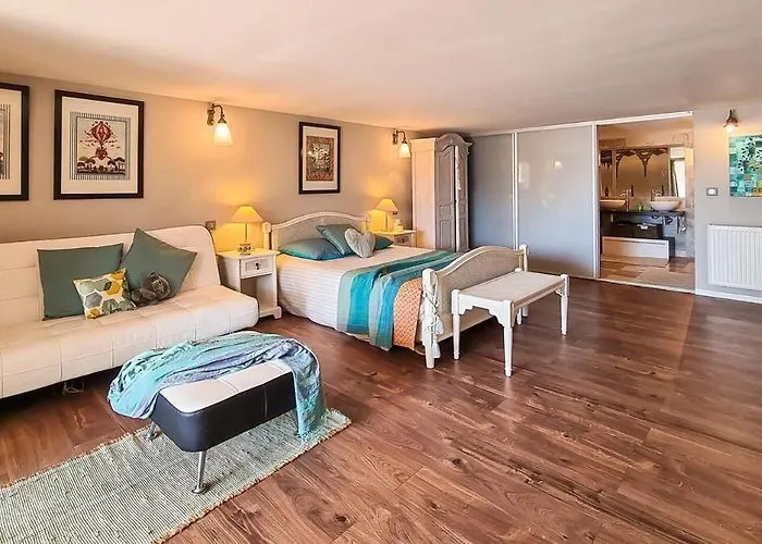 4 Bedroom With Pool, 5 Minutes Cannes *
