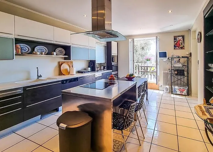 Ferienhaus 4 Bedroom With Pool, 5 Minutes Cannes