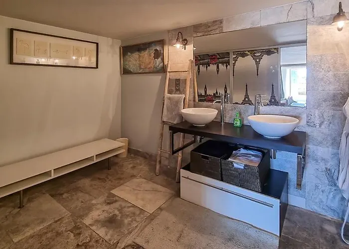 4 Bedroom With Pool, 5 Minutes Cannes *